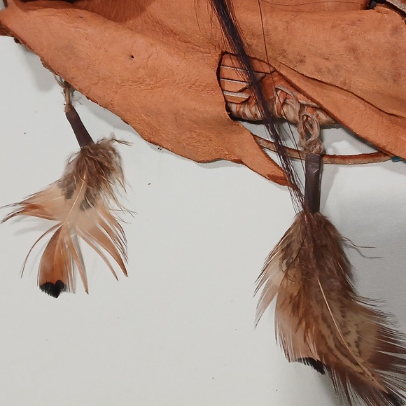 🪶 Vintage Native American Handmade Leather Horsehair Medicine Bag with Feathers - Picture 12 of 12